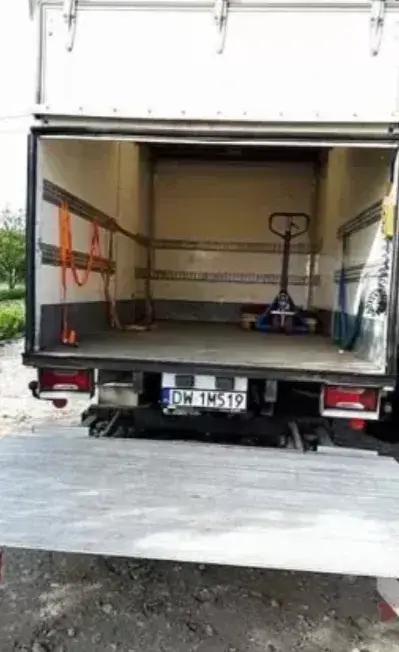 Tanie Przeprowadzki Tani Transport bus z windą Wrocław i nie tylko