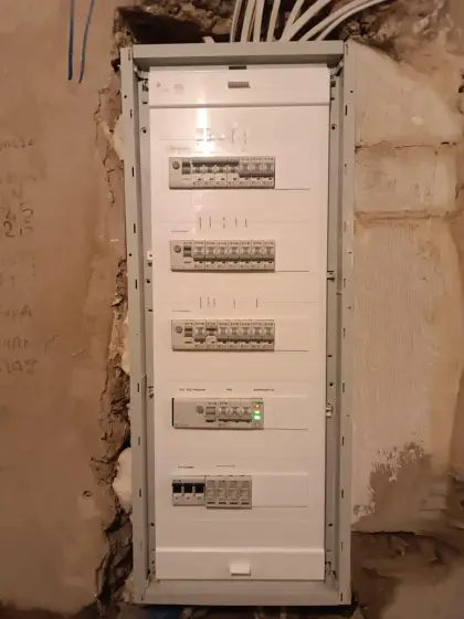 Montaż i remont instalacji elektrycznych