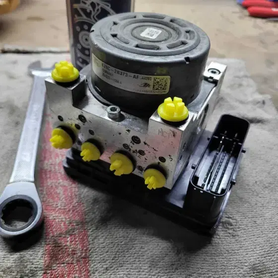 Naprawa regeneracja pompy ABS FORD KV6C 2B373 AF Kv6c 2c219 af blokada