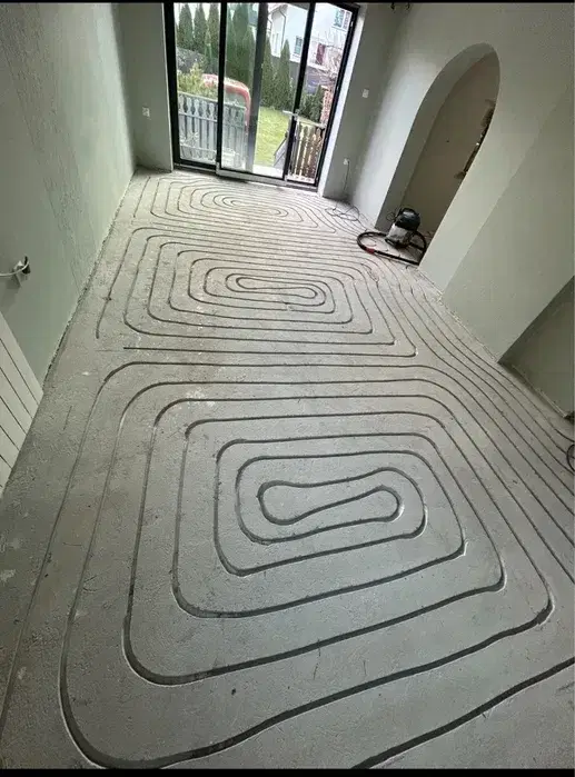 Frezowanie pod ogrzewanie podłogowe, montaż instalacji