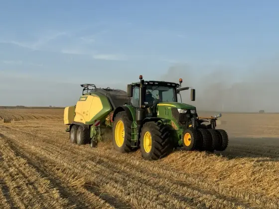 Prasowanie słomy prasą kostujacą KRONE BIG PACK 1290 XC cala polska