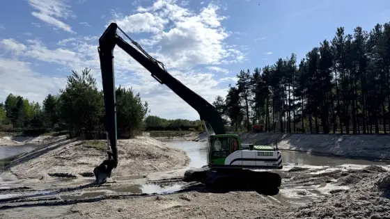 Kopanie stawu, Roboty ziemne. Koparka Long, odmulanie, staw, zbiornik