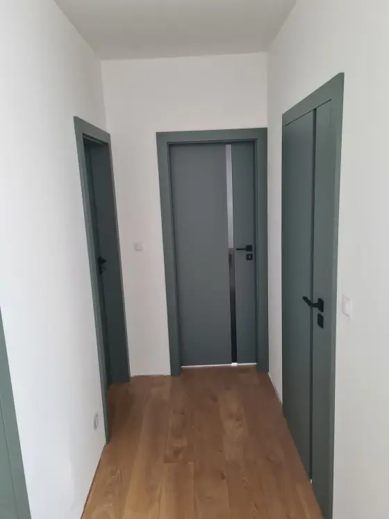 Zakup,montaż ,podłóg ,drzwi