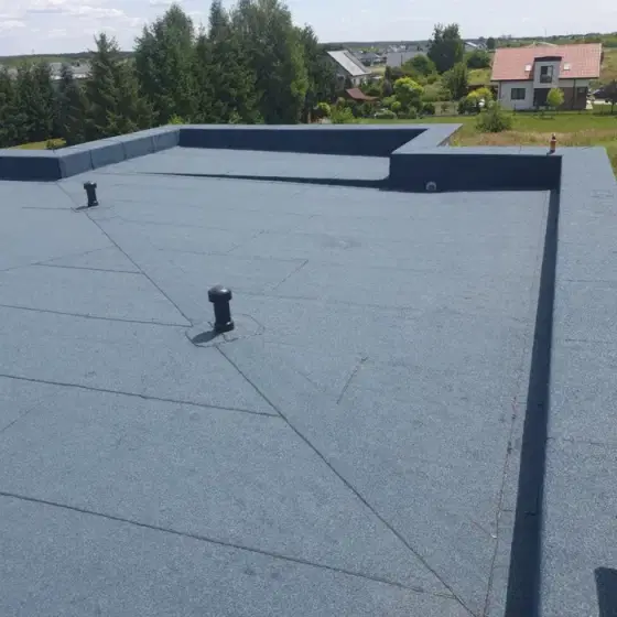 Dachy płaskie, tarasy hydroizolacje papą termozgrzewalną, membraną PVC