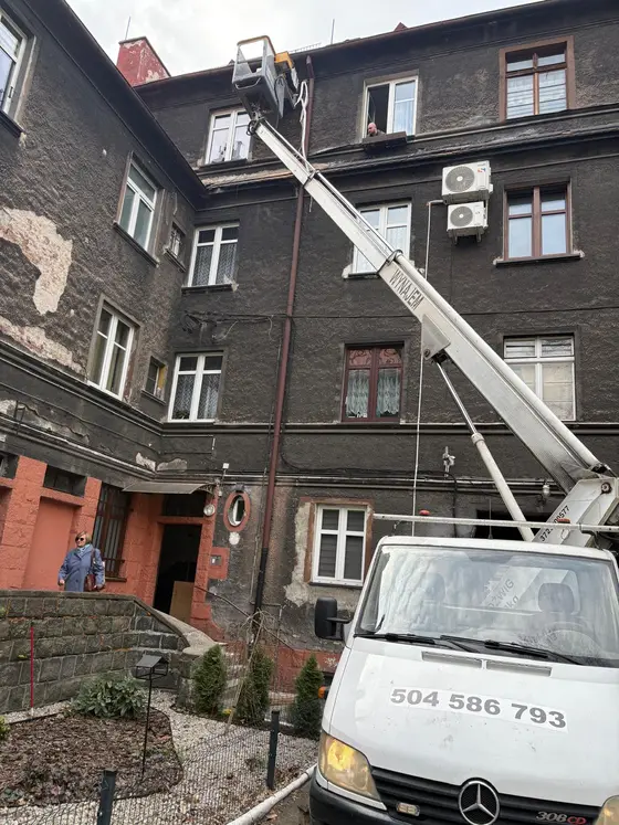 Wynajem zwyżki z operatorem.