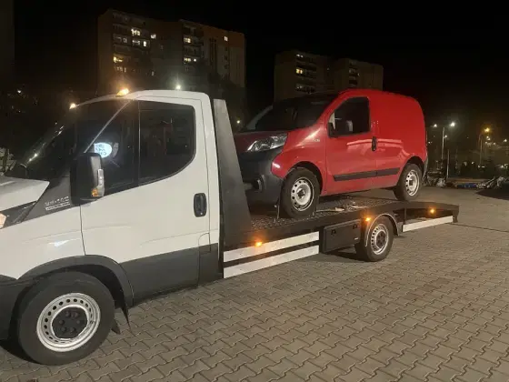 Usługi autolaweta transport samochodów motocykli maszyn